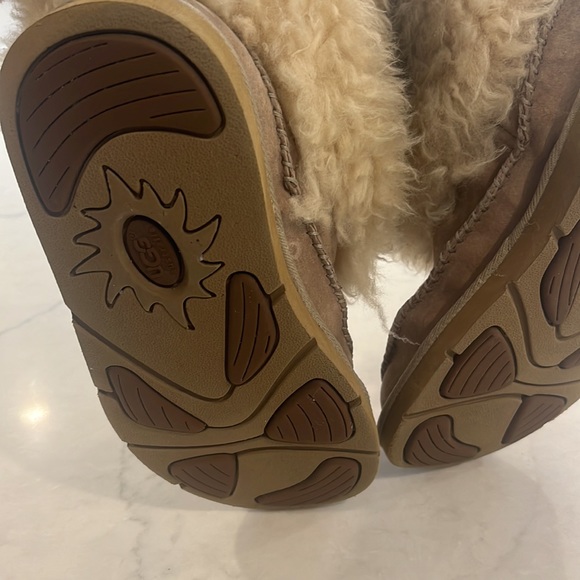 Authentic gently worn uggs - Picture 5 of 6